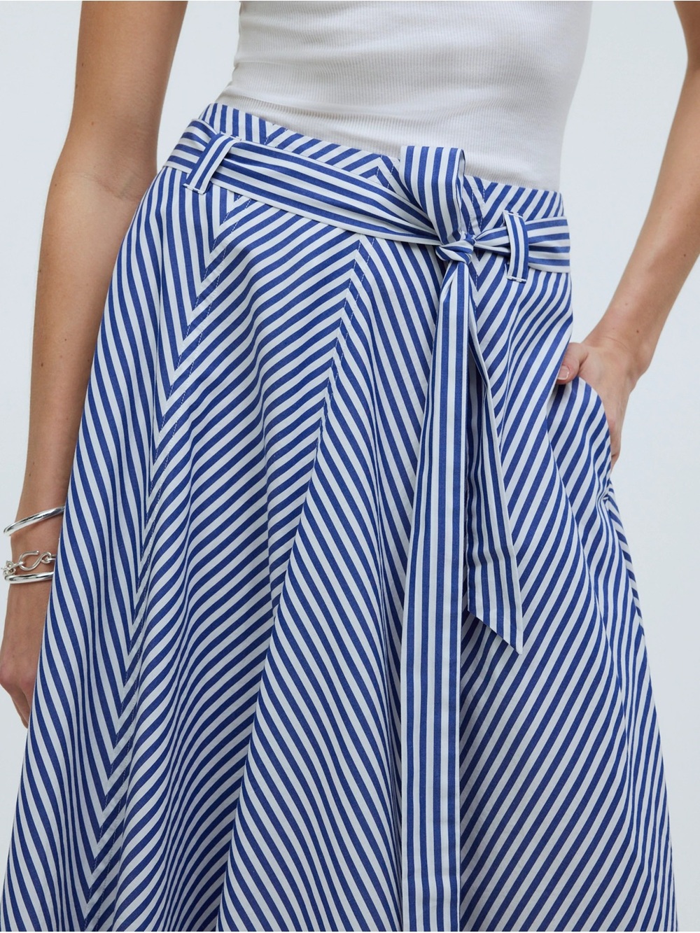 Madewell Poplin Flared Midi Skirt in Stripe 8 - Picture 3 of 4